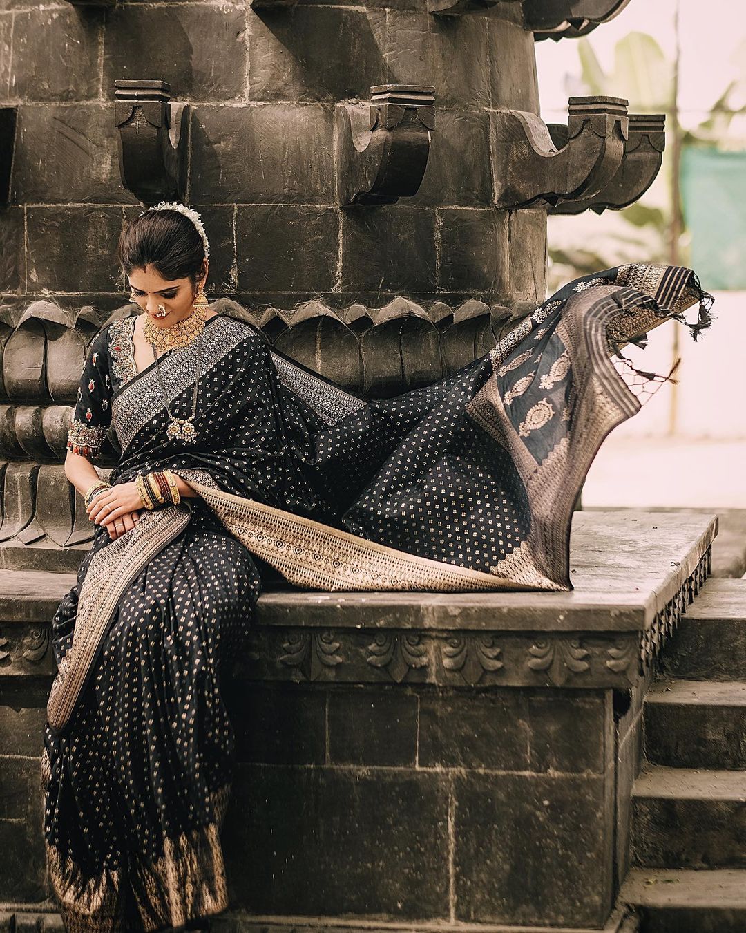 Black Pure Pure Banarasi Silk With Confounding Blouse Piece